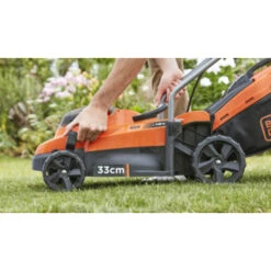 Black & Decker BLACK+DECKER 2x18V Grasmaaier BCMW33184L2-QW 33 Cm Incl. Twee 4,0 Ah Accu's 13 Black & Decker BLACK+DECKER 2x18V Grasmaaier BCMW33184L2-QW 33 Cm Incl. Twee 4,0 Ah Accu's -Tuingereedschap Verkoop 123 1024