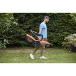 Black & Decker BLACK+DECKER 2x18V Grasmaaier BCMW33184L2-QW 33 Cm Incl. Twee 4,0 Ah Accu's 17 Black & Decker BLACK+DECKER 2x18V Grasmaaier BCMW33184L2-QW 33 Cm Incl. Twee 4,0 Ah Accu's -Tuingereedschap Verkoop 123 1028