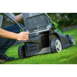 LUX 20V Accu Grasmaaier 37cm Incl. 2 Accu's 4,0Ah + Lader 17 LUX 20V Accu Grasmaaier 37cm Incl. 2 Accu's 4,0Ah + Lader -Tuingereedschap Verkoop 123 46