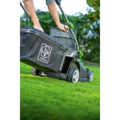 LUX 20V Accu Grasmaaier 37cm Incl. 2 Accu's 4,0Ah + Lader 18 LUX 20V Accu Grasmaaier 37cm Incl. 2 Accu's 4,0Ah + Lader -Tuingereedschap Verkoop 123 47