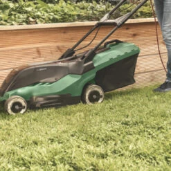 Bosch Elektrische Grasmaaier UniversalRotak 450 35cm 1300W -Tuingereedschap Verkoop 123 891